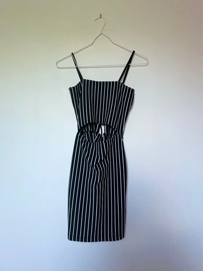Robe noire rayée à lacets - photo numéro 2