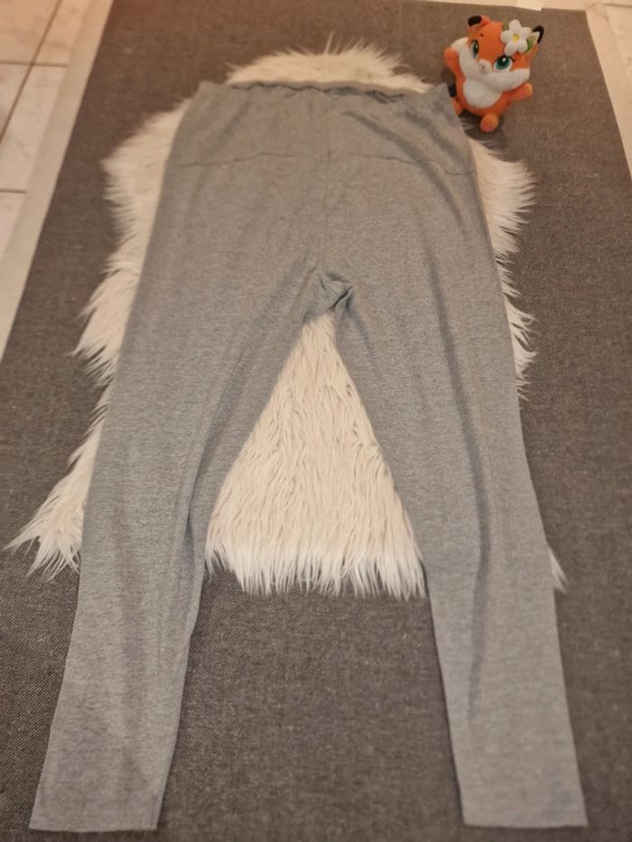 Legging gris grossesse 2 - photo numéro 3
