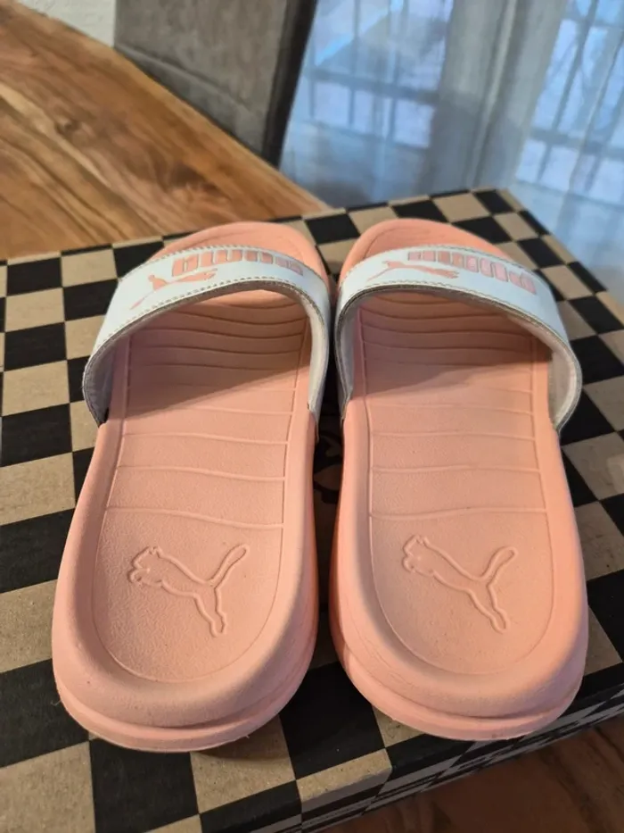 Claquettes PUMA rose corail/blanc T35.5 d'occasion - Sandales sport TBE - photo numéro 4