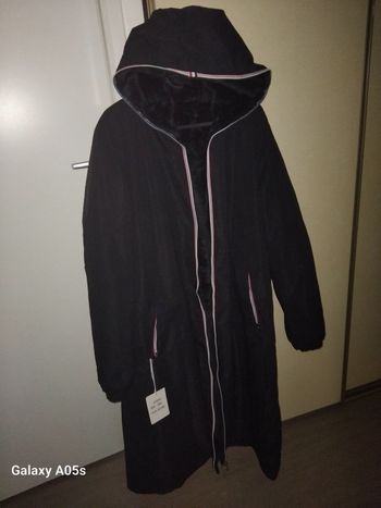 Parka long réversible

XXL/44/16 Neuf avec étiquette.