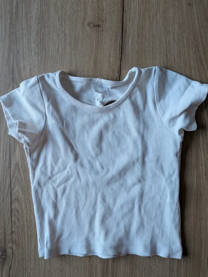 Tee shirt Zara avec ouverture cœur dans le dos - photo numéro 2