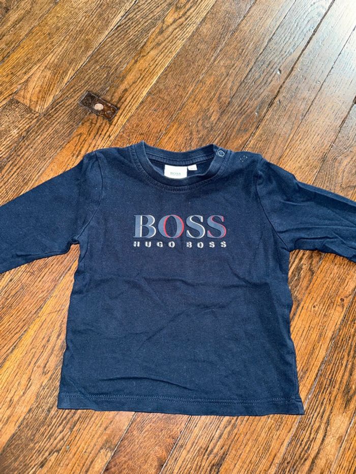T-shirt Hugo boss 9 mois - photo numéro 2