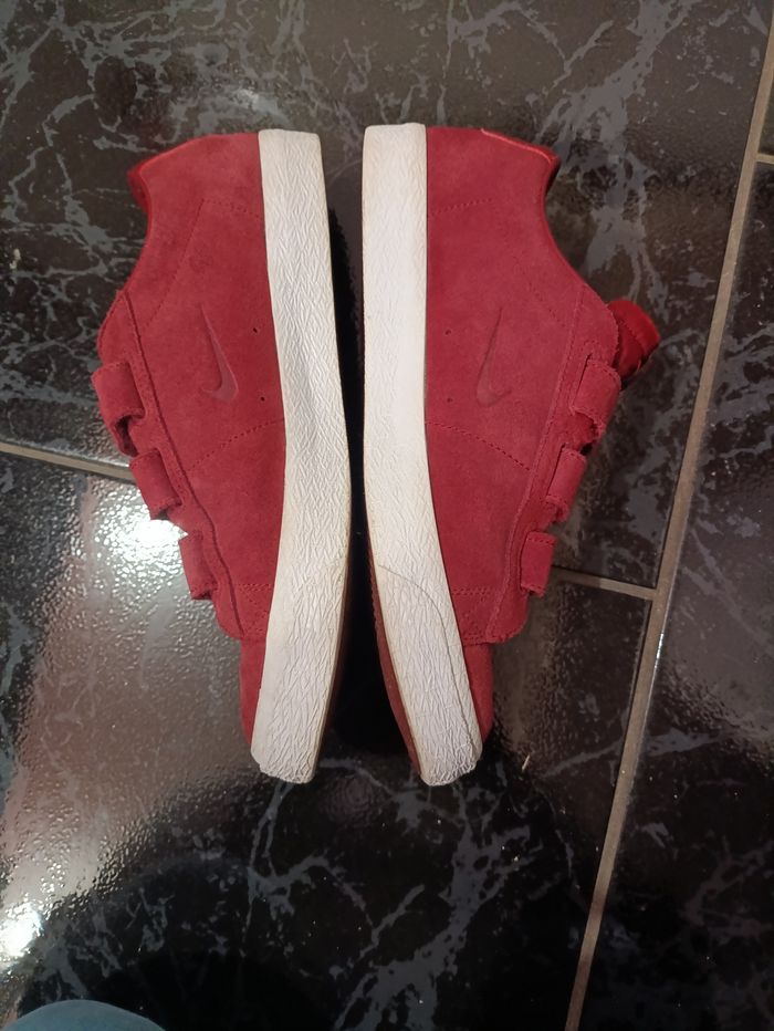 Baskets Nike type daim rouge - photo numéro 3