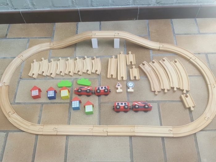 Circuit train en bois 53 pièces - photo numéro 2