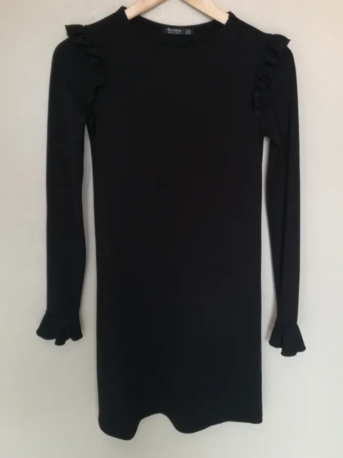 Petite robe noire moulante Bershka 36