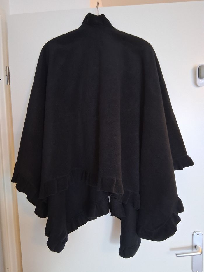 Poncho noir - photo numéro 2