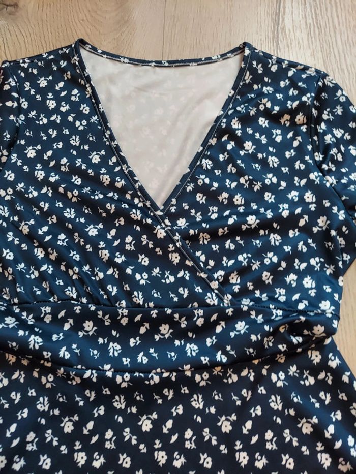 Robe fleurie T 38 neuve - photo numéro 2