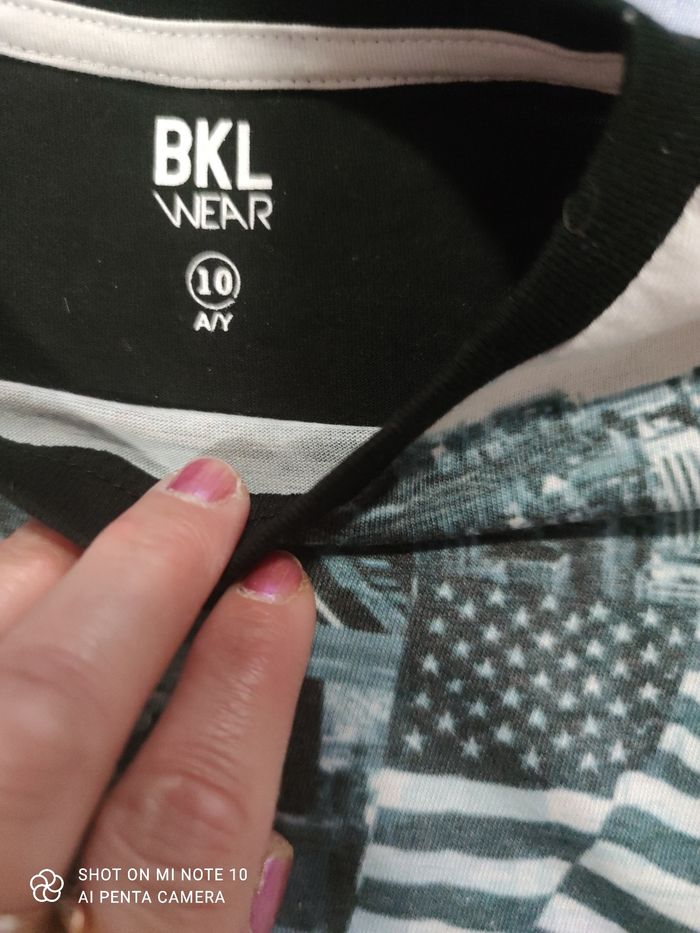 Tee-shirt neuf sans étiquette taille 10 ans - photo numéro 2