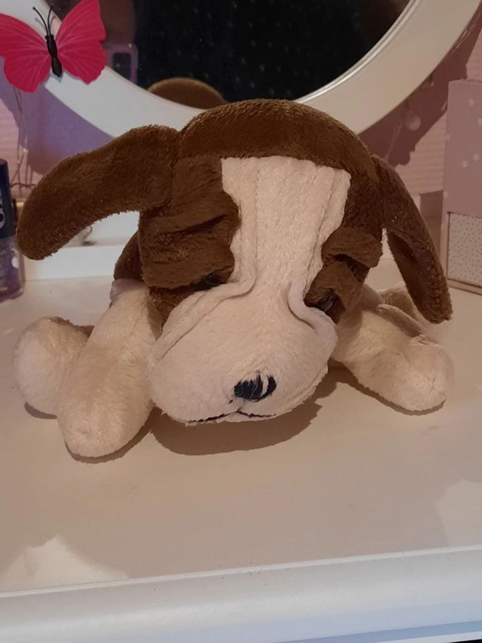 Petit chien peluche