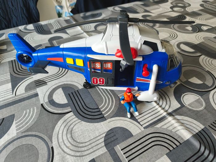 Hélicoptère sonore et lumineux