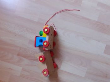 Train en bois à tirer