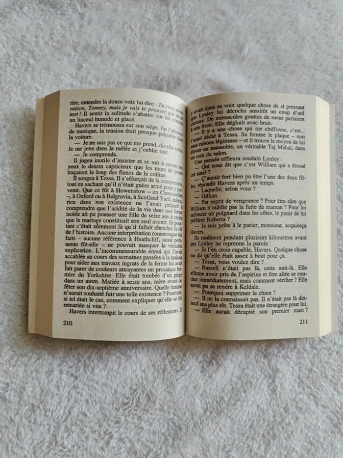 Livre poche Enquête dans le brouillard de Elizabeth George - photo numéro 4