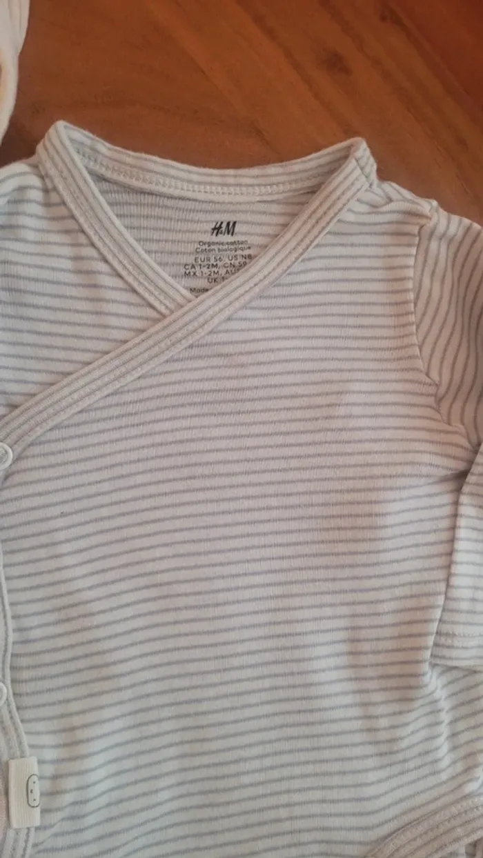 Lot de 2 bodies h&m 1-2 mois (56cm) - photo numéro 4
