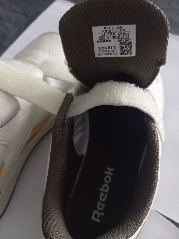 Basquette Reebok enfant  taille 30 - photo numéro 6