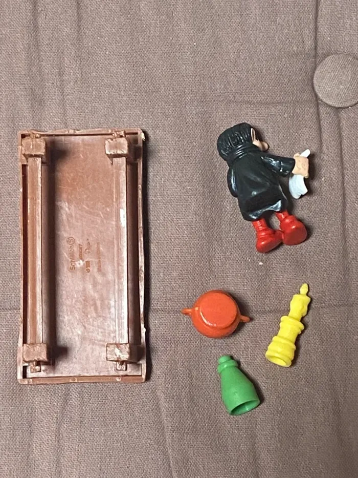 Table de Gargamel + 1 figurine + 3 ustensiles, schtroumpf, Schleich - photo numéro 3