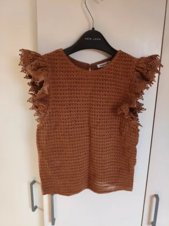 Top crochet marron