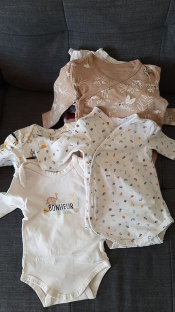 9 bodys manches longues 3 mois