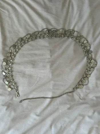 Ceinture chaîne argentée style bohème à pièces