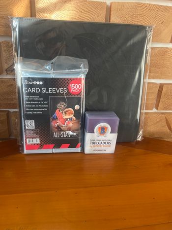 Lot réservé classeur + sleeves + top loaders