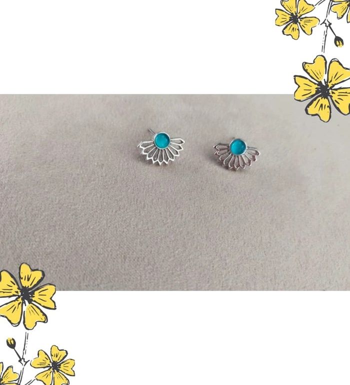 Boucles d’oreilles puces argentées – motif fleur turquoise - Collection Brume Bleue - photo numéro 3