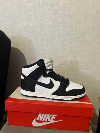 Sneakers Nike Dunk hi retro noir blanches demi pointure