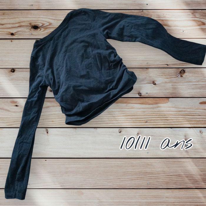 ⭐💙 T-shirt Primark effet près du corps – 10/11 ans 💙⭐ - photo numéro 2