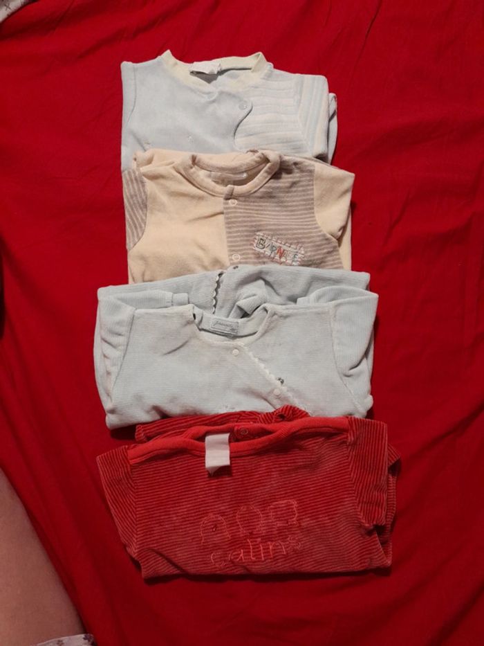 Lot de 4 pyjamas taille 3 mois