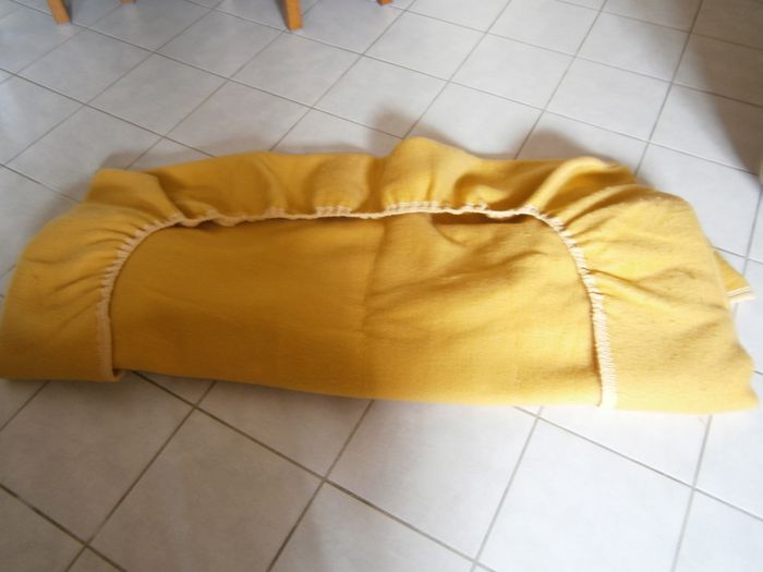 Couverture moutarde COURTELLE Lit 140