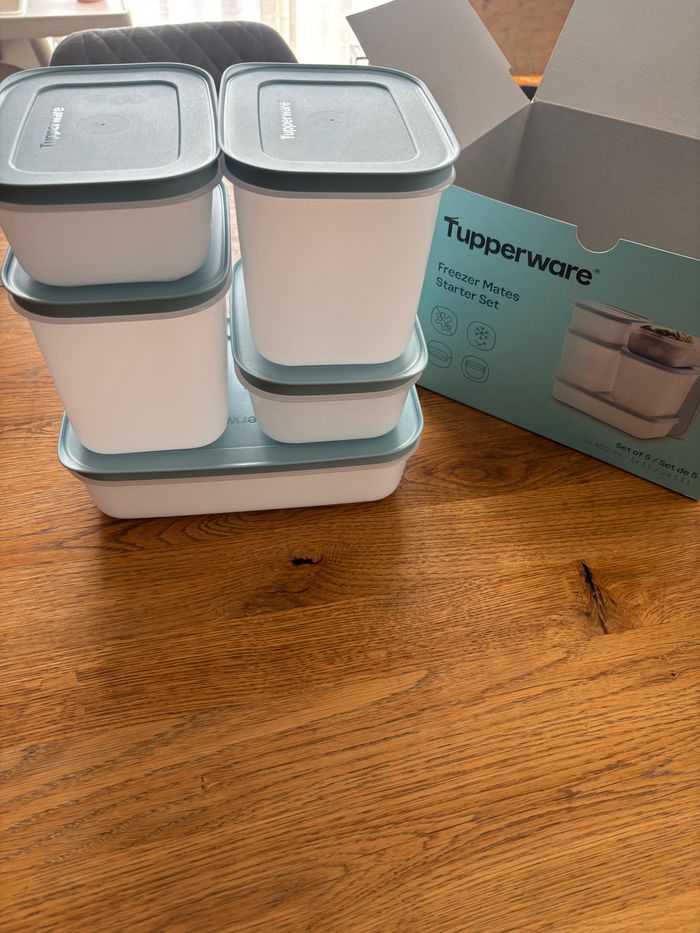 Set boîte igloo 1l + 2 x 450ml + 2 x 1.1l Tupperware neuf