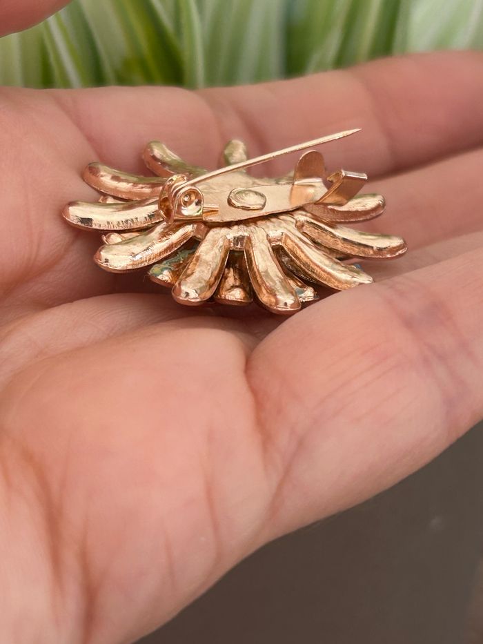 Broche, petit Abeille sur fleur - photo numéro 5