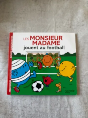 Les monsieur madame jouent au football
