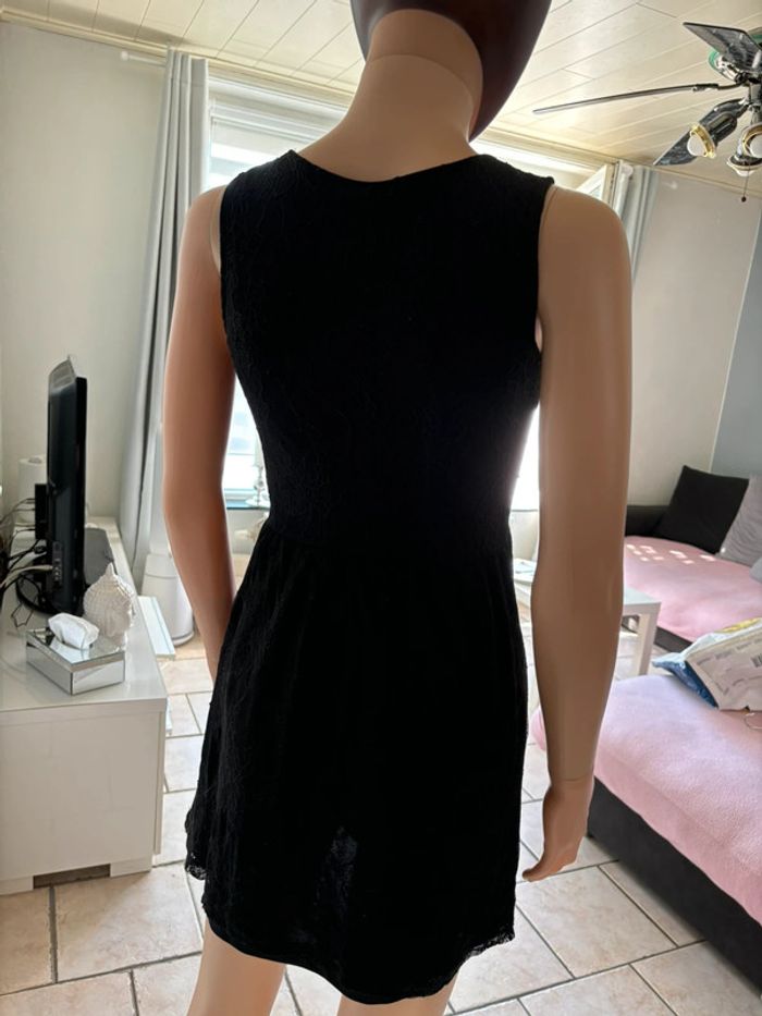 Robe noire dentelle - photo numéro 2