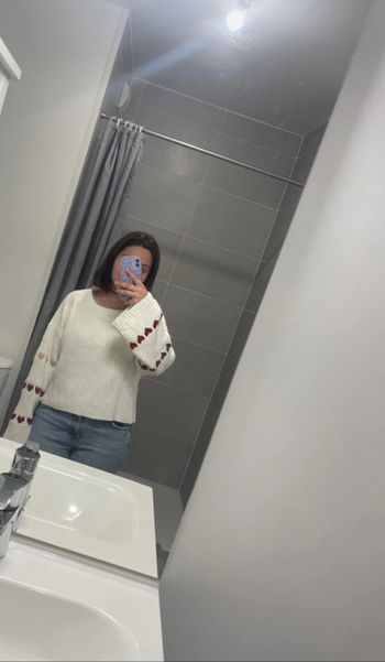 Pull blanc avec motif cœur