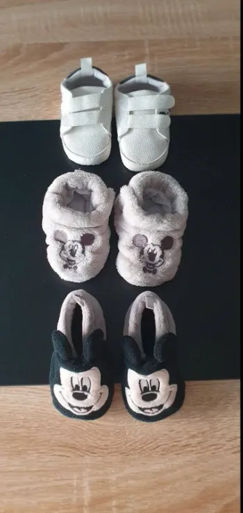 Lot de 2 paires de chaussons et 1 paire chaussure 3-6 mois