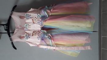 Déguisement robe multicolore   taille 130  ( 8 ans ) 
