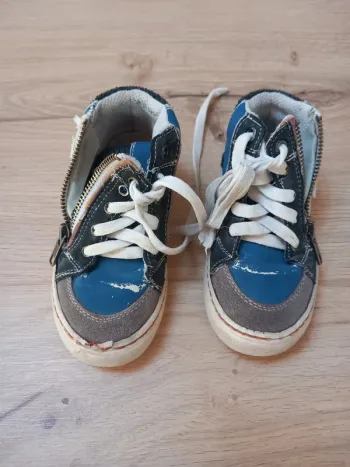 Baskets / Chaussures Enfants Taille 24