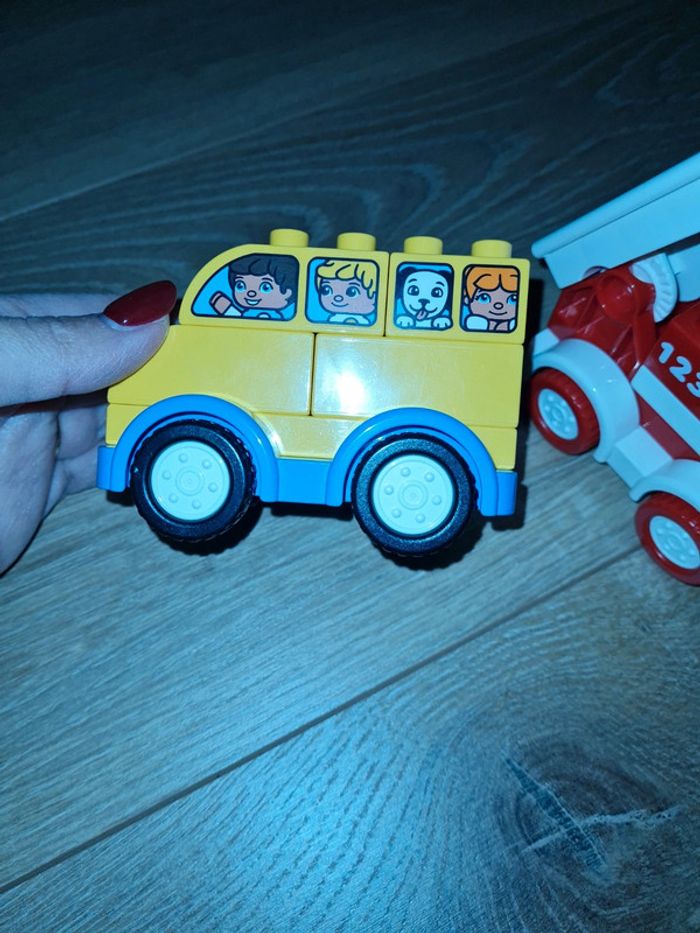 Lot 2 voitures lego duplo - photo numéro 2