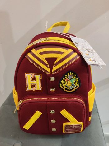 Sac à dos Loungefly Harry Potter universitaire - Hogwarts
Crest Varsity - Gryffondor