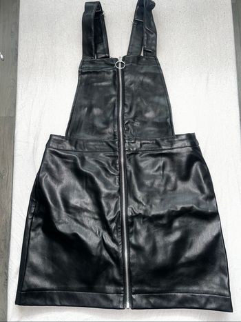 Robe salopette en similicuir