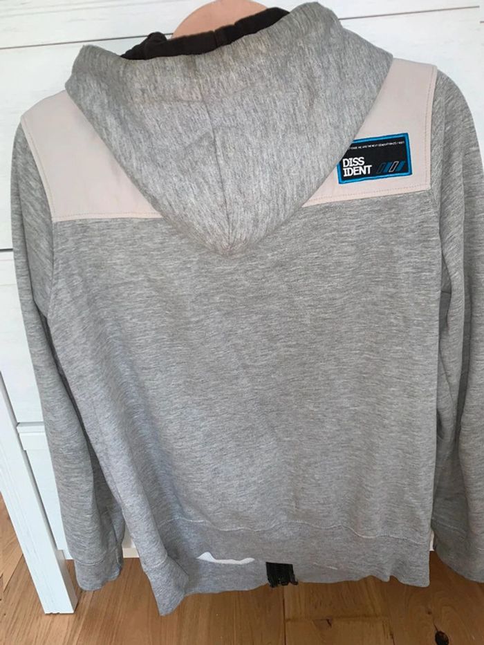 Pull à capuche gris - photo numéro 3