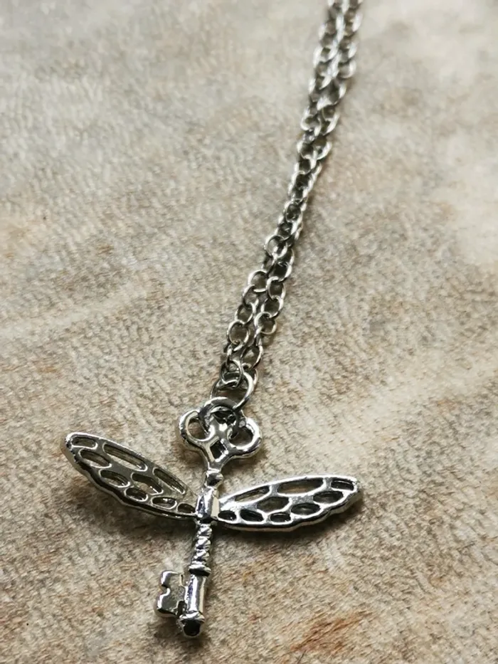 Pendentif et chaîne argentées clé volante - photo numéro 2