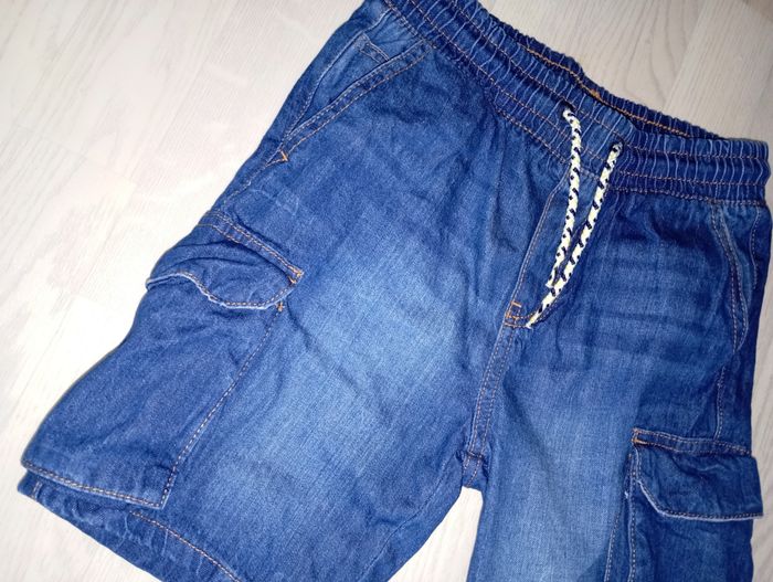 Short bermuda en jeans bleu marine Kiabi 
T. 10 ans - photo numéro 2