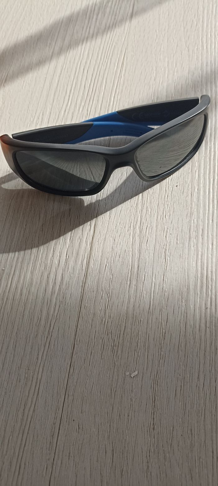 Lunettes de soleil sport enfants
