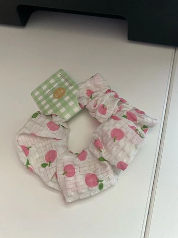 Chouchou matière gaufrée avec fruits