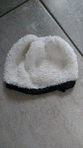 Petit bonnet pour bébé tout doux blanc