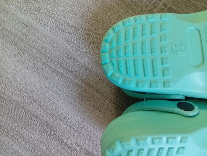 Jolie paire de Crocs - photo numéro 4