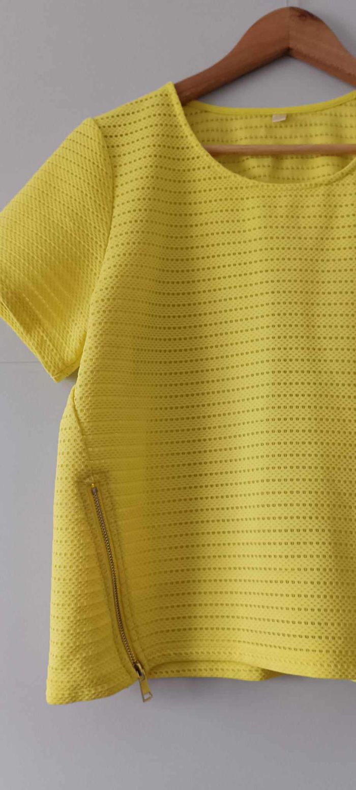 T-shirt ajouré de couleur jaune manches courtes Taille L - photo numéro 3