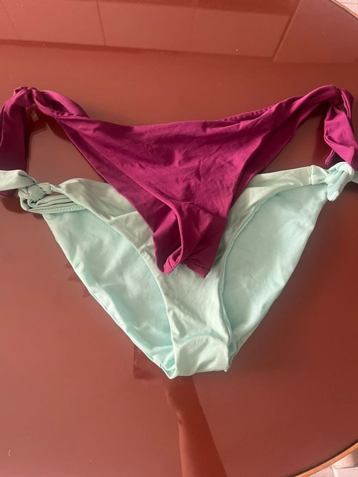 Deux bas de maillots échancré