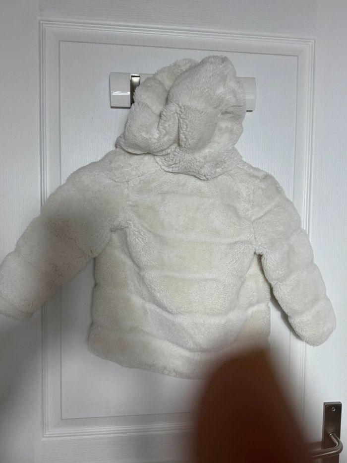 Manteau fausse fourrure avec capuche - photo numéro 4
