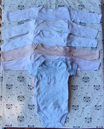 Lot de bodies taille 9 mois